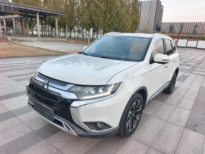 Outlander 2019 2.4L AWD Enjoy 5-Seater China VI