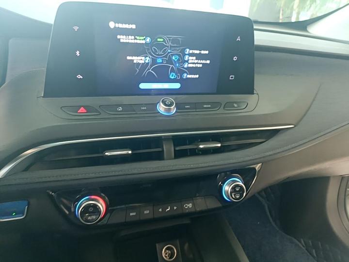 6 2022 PHEV photo 7