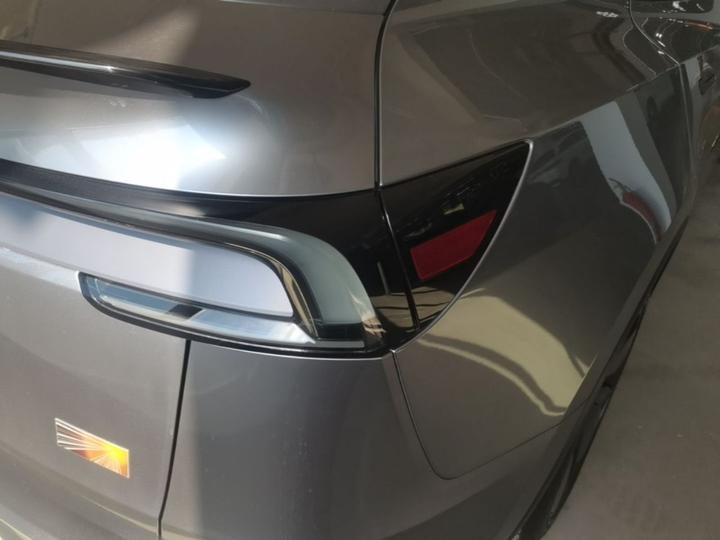 Model Y 2025 RWD Launch Edition photo 7
