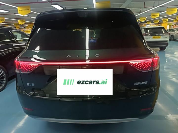 HIMA AITO M9 2025 EV Ultra 100kWh 6-Seater 192-Line LiDAR photo 3