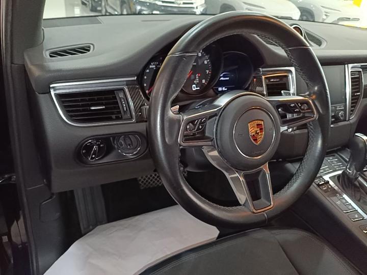 2017 Macan 2.0T photo 5