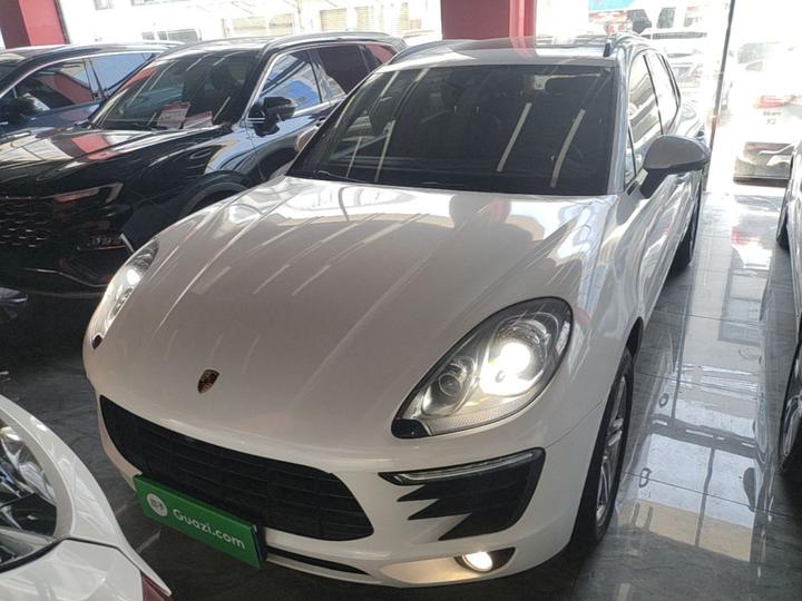 2017 Macan 2.0T photo 2