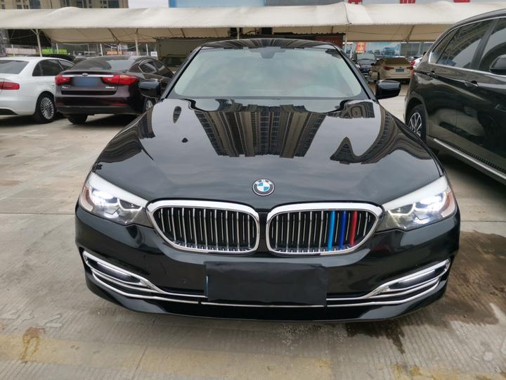 5 Series 2018 530Li Leading Luxury photo 2