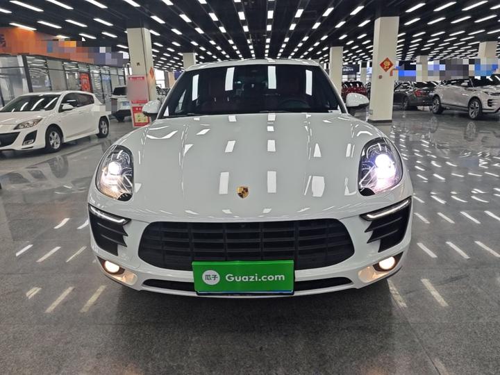 2017 Macan 2.0T photo 2