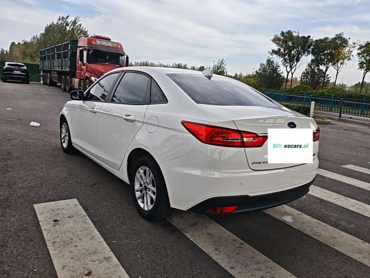 Escort 2019 Facelift 1.5L MT China VI photo 4
