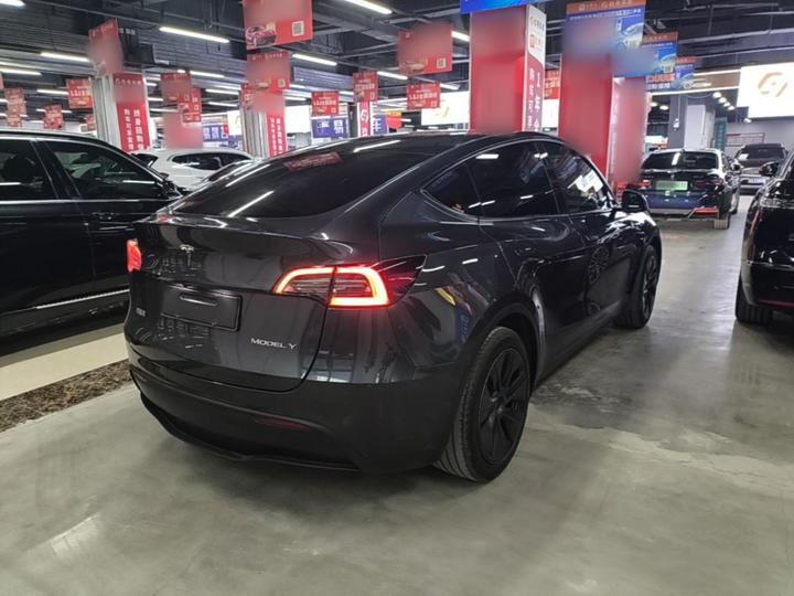 Model Y 2024 RWD photo 4
