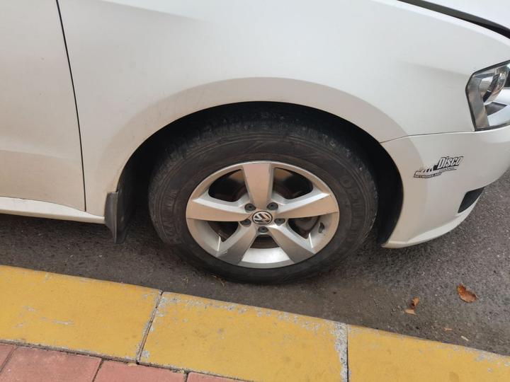 2013 1.6L AT photo 8