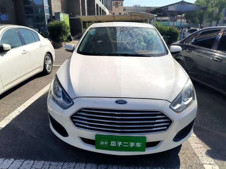 Escort 2017 Facelift 1.5L AT Comfort photo 2