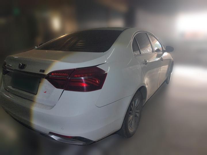Emgrand 2018 1.5L CVT Luxury photo 4