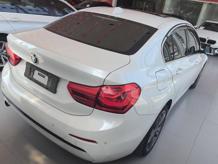 1 Series 2018 118i Sport photo 4