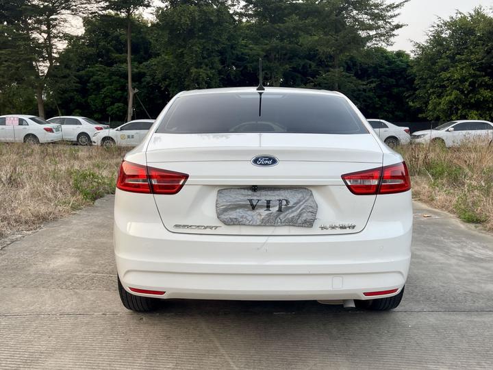 Escort 2017 Facelift 1.5L AT Comfort photo 5