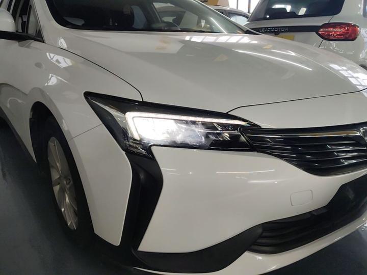 6 2020 PHEV Fashion photo 3