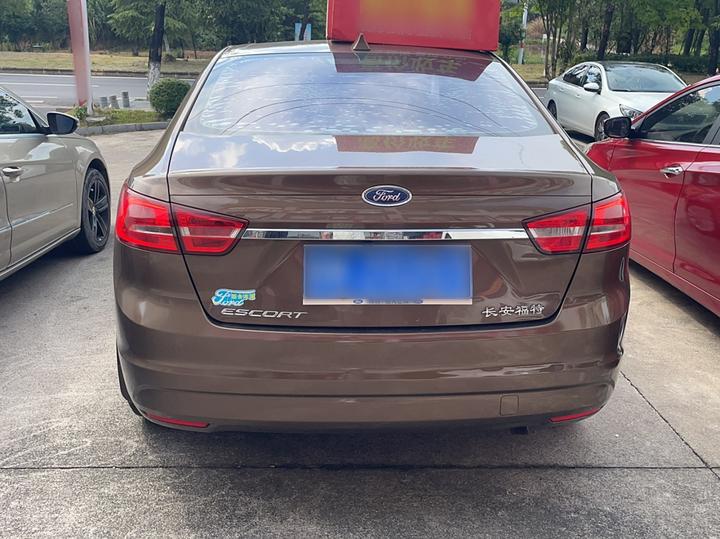 Escort 2015 1.5L AT Comfort photo 4