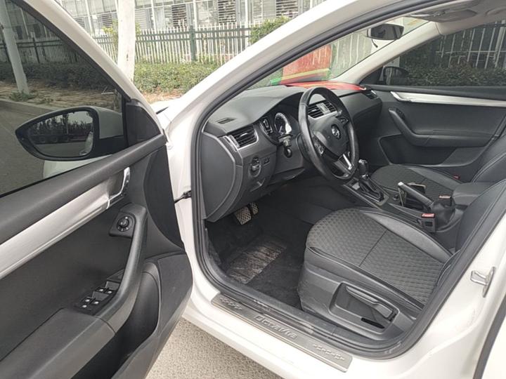 Octavia 2018 1.6L AT Luxury photo 3