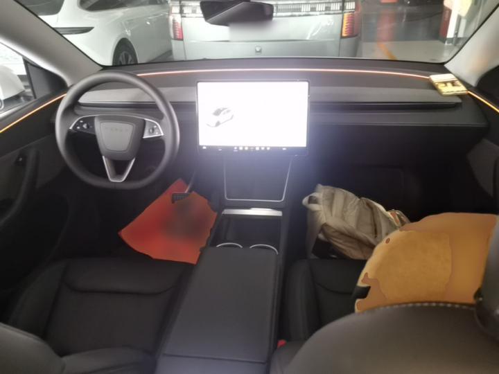 Model Y 2025 RWD photo 5