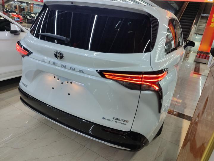 Sienna 2024 2.5L Hybrid AWD Premium photo 4