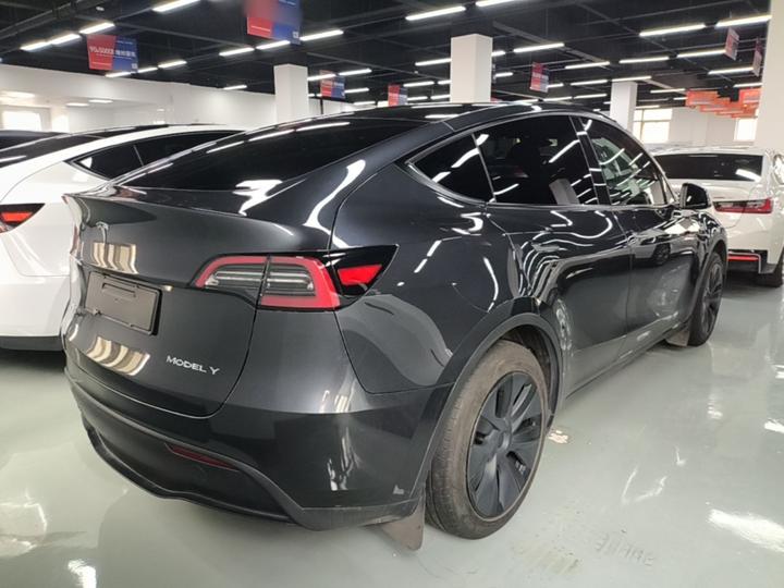 Model Y 2024 RWD photo 4