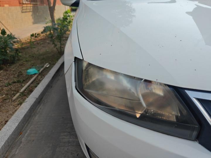 Rapid 2015 1.6L MT photo 7