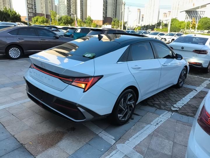 Elantra 2023 1.5L CVT LUX Premium photo 4