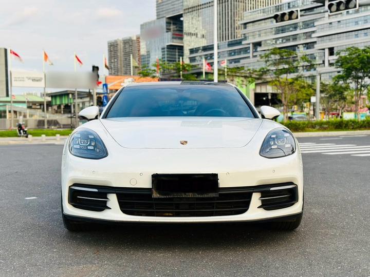 2017 Panamera 4 Executive Extended 3.0T photo 2