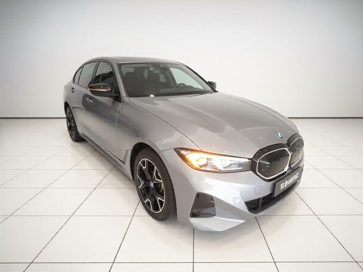 i3 2023 eDrive 40 L M Night Package photo 3