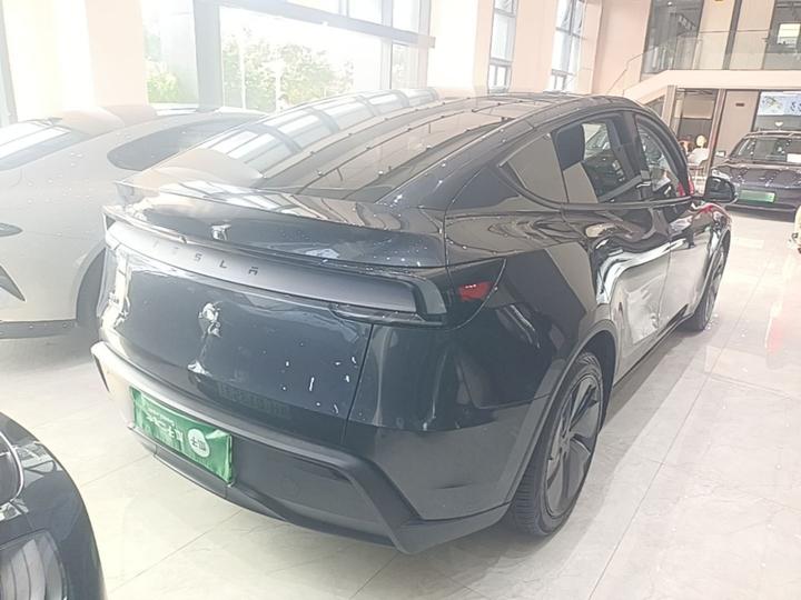 Model Y 2025 RWD photo 4