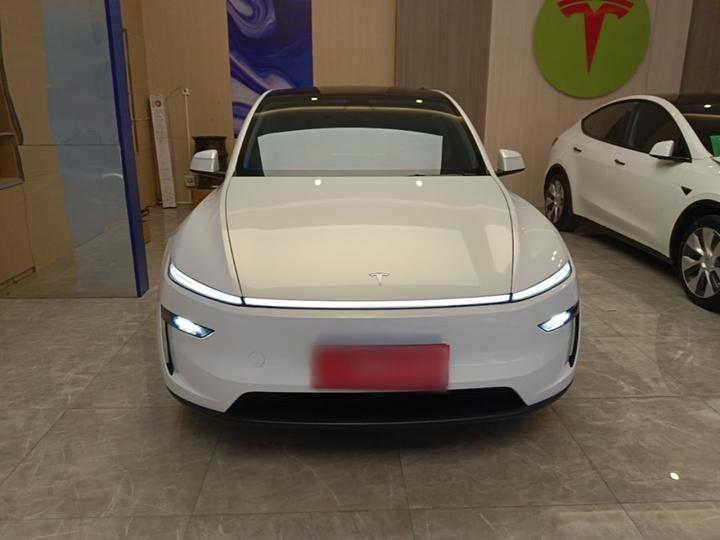 Model Y 2025 RWD Launch Edition photo 2