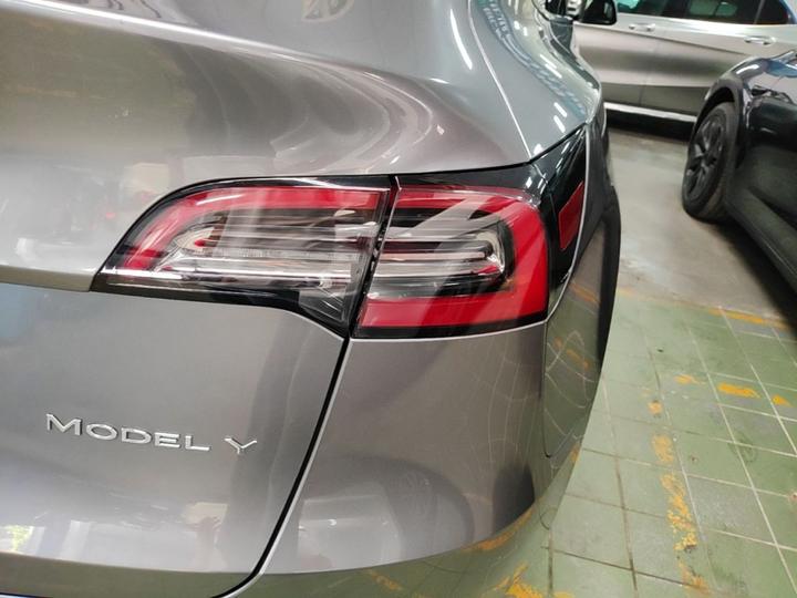 Model Y 2024 RWD photo 7