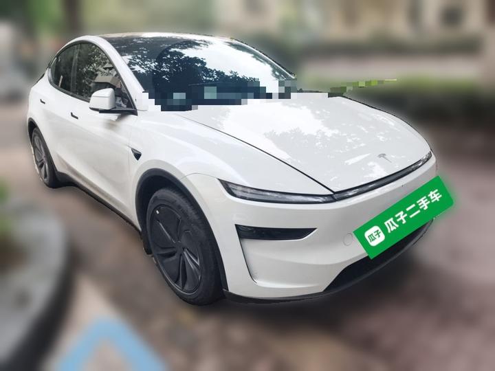 Model Y 2025 RWD photo 3