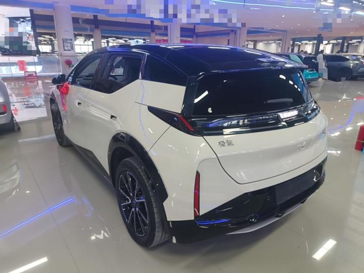 X 2023 RWD ME 5-Seater photo 4