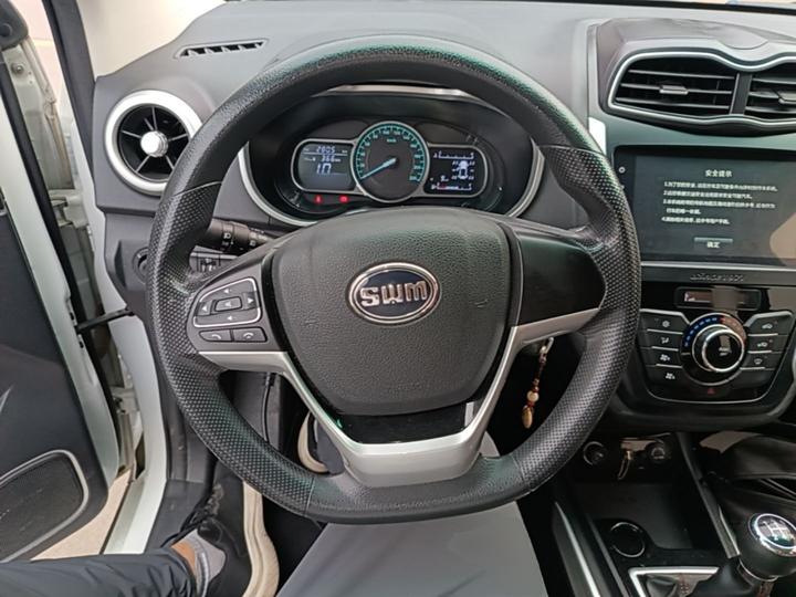 SWM X3 2020 1.5L MT Value 7-Seater photo 6