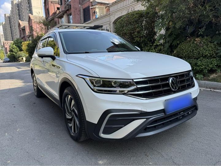 Tiguan L 2021 330TSI AT RWD Smart photo 3