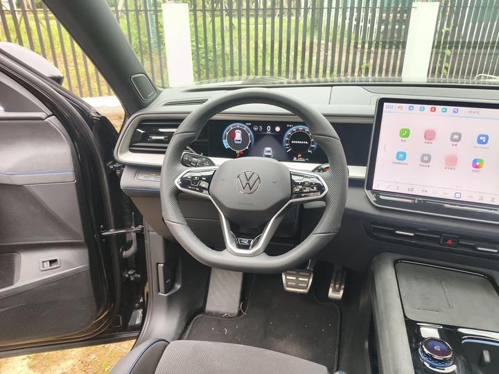 2025 Teramont Pro 450TSI AWD photo 3