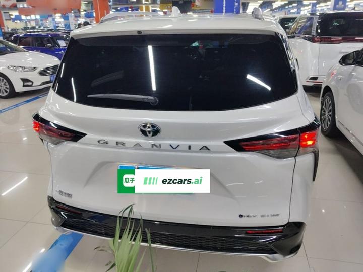 Granvia 2024 2.5L Hybrid Premium PLUS AWD photo 5