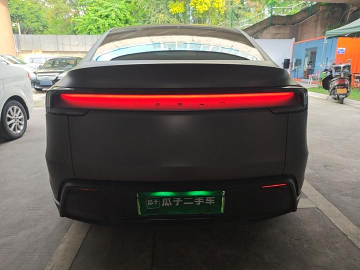 Model Y 2025 RWD photo 5