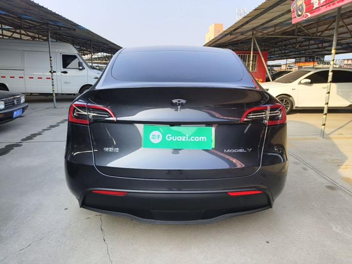 Model Y 2024 RWD photo 3