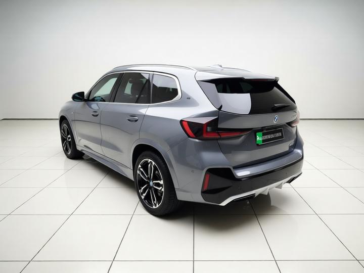 iX1 2023 xDrive30L M Sport Package photo 4