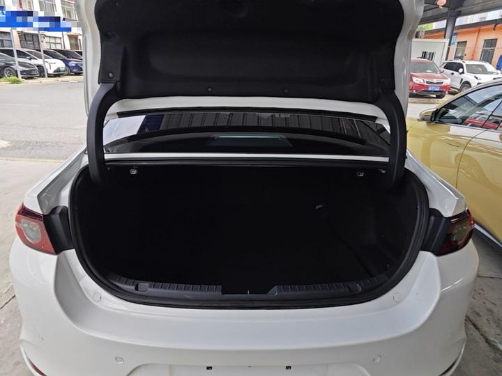 3 Axela 2023 2.0L AT photo 8