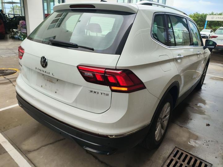 Tiguan L 2024 300TSI AT RWD photo 6