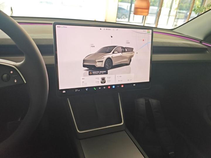 Model Y 2025 Long Range AWD Launch Edition photo 5