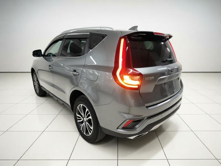 Vision X6 2018 1.8L MT 4G Luxury photo 4