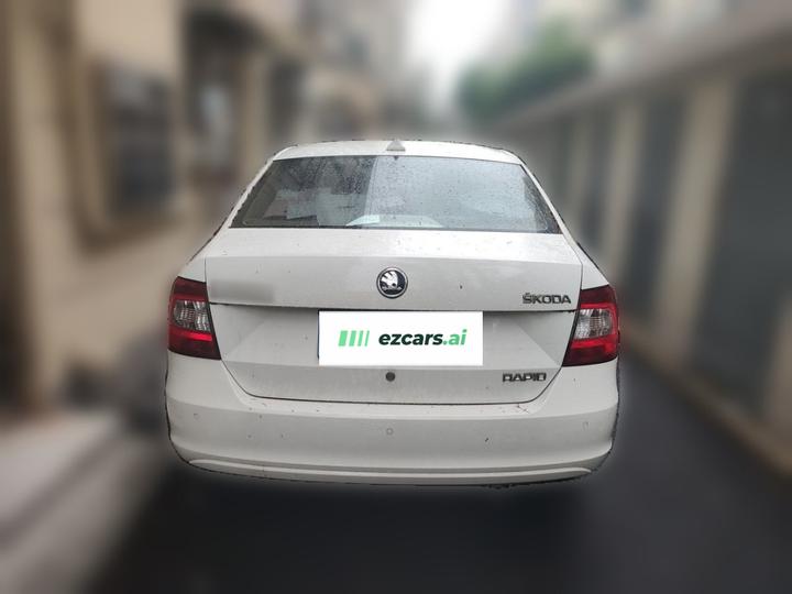 Rapid 2015 1.6L MT photo 5
