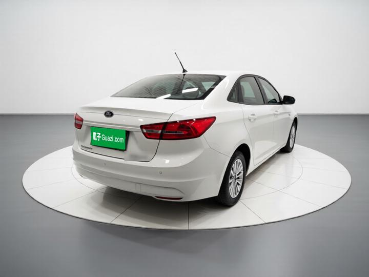 Escort 2015 1.5L MT Comfort photo 4