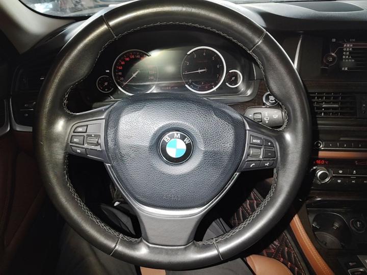 5 Series 2017 525Li Leading photo 2