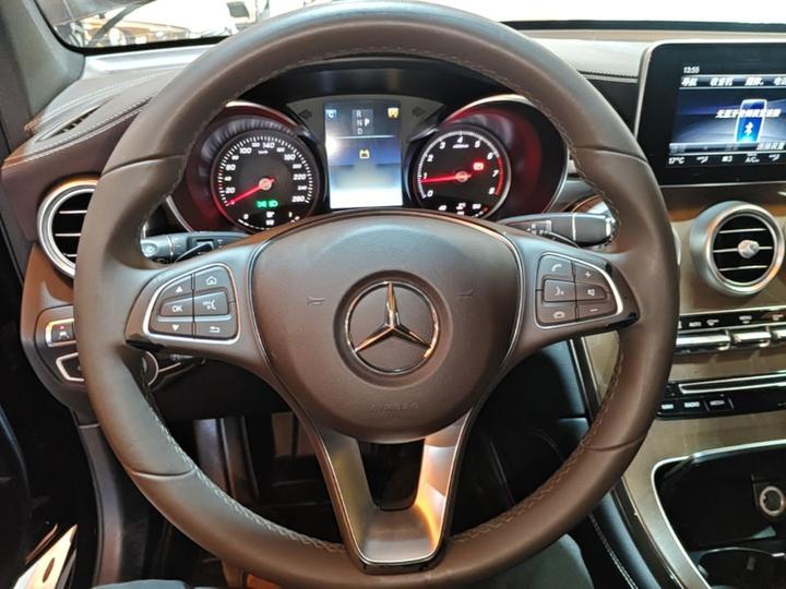 GLC 2018 GLC 300 4MATIC Dynamic photo 2
