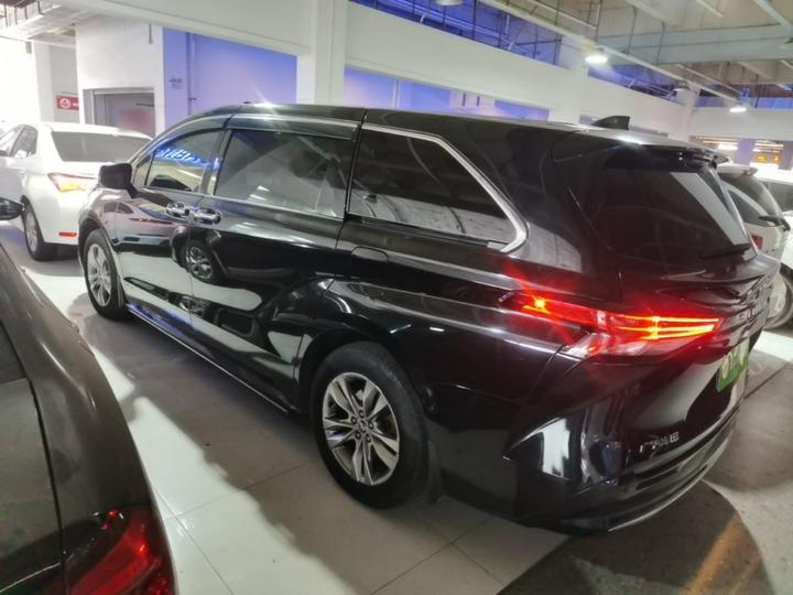Sienna 2024 2.5L Hybrid AWD Premium photo 4