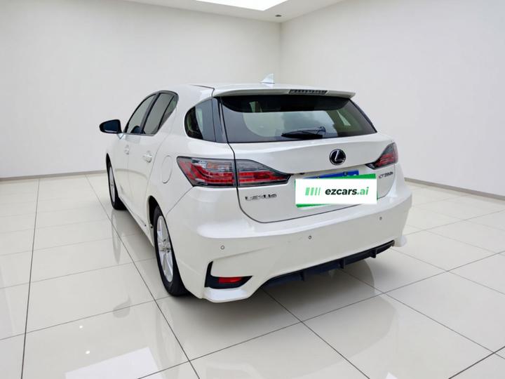 CT 2014 CT200h Comfort photo 4