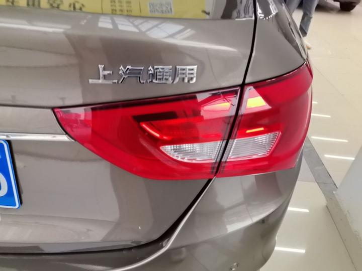 Excelle 2017 15N AT Luxury photo 7