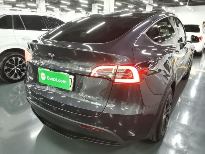 Model Y 2024 RWD photo 4
