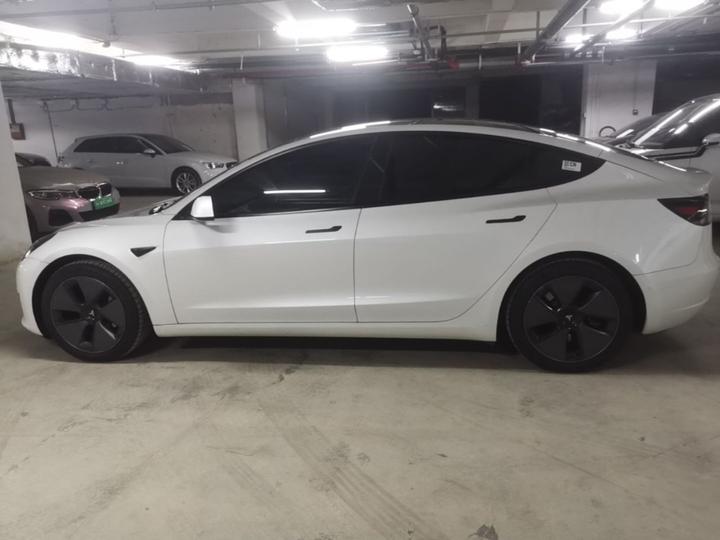 Model 3 2022 RWD photo 4